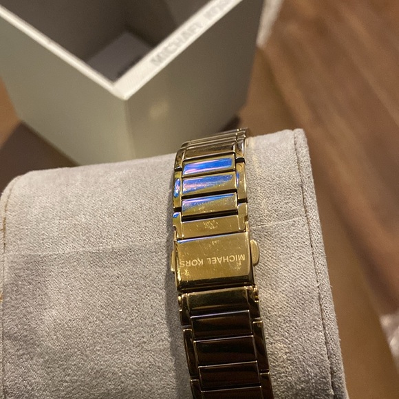 Michael Kors Kerry Watch - Picture 3 of 4